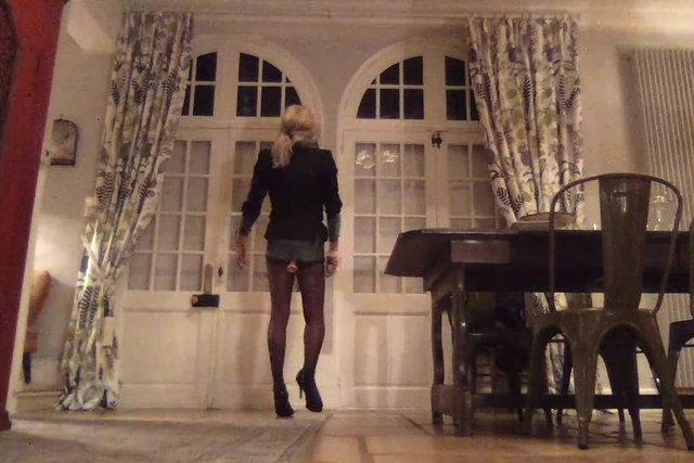 TRAVESTI TV TS SHEMALE TRANNY CROSSDRESSER PANTYHOSE PLUG