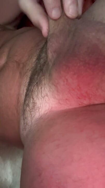 Doigtage du cul branlette éjaculation grosses couilles