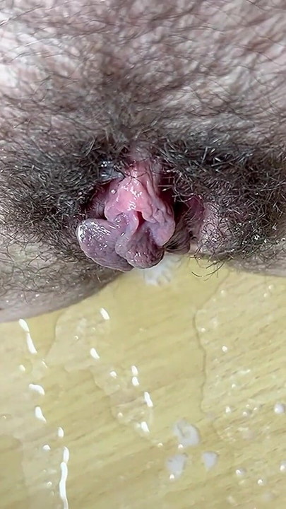 Crazy pussy linking with a toy makes me a big squirt!!! hot pussy eating!!! | Clip 1