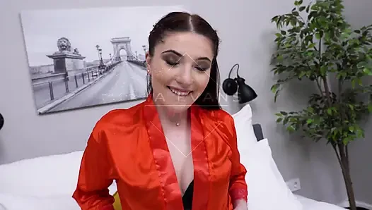 İnleyen Mia