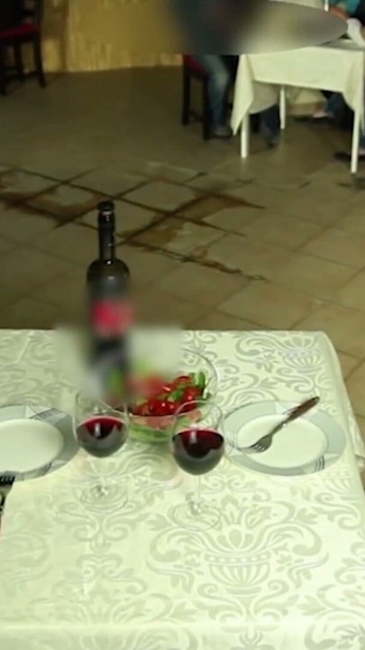 ¡Dios mío! ¡Le saqué la pija en un restaurante en público! | Clip 1