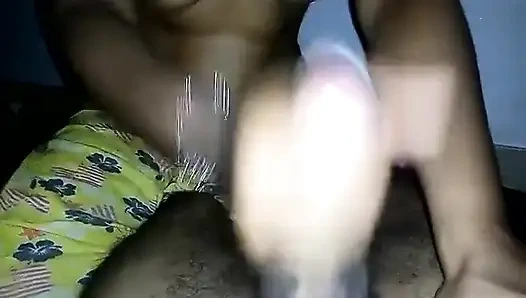 Индиец с глубокой глоткой делает минет и поедает сперму, тинка глотает большой хуй, лучшее за все время