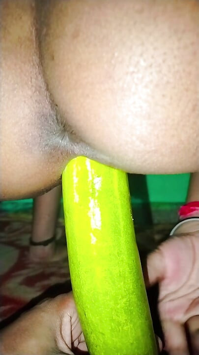 aak fir se meri sexi or pyari wife apni pyasi chut dali bhot badi loki or dal ke bhot maze liye or apni chuchi ko bhi khub daba ke maze liy