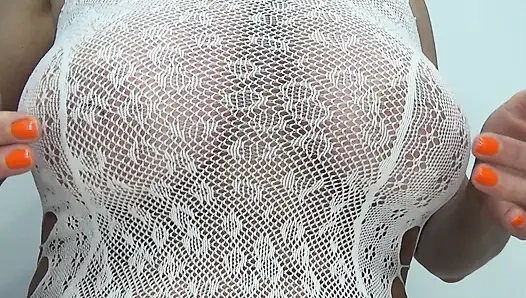 Зрелое Соло В Белом Костюмчике