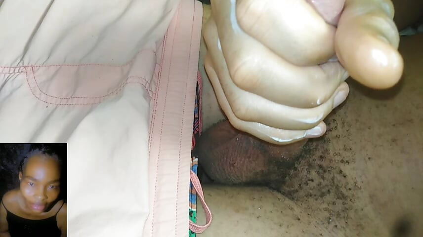 18-річна дівчина мастурбує