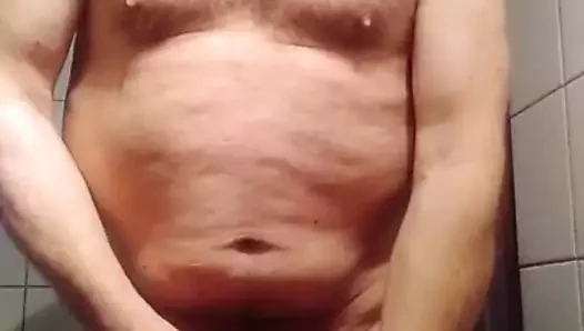 Dildo im Arsch und abwichsen