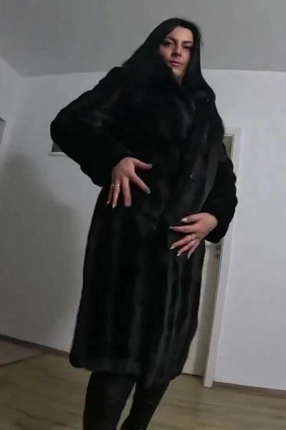Slutty Mature Deep-throat and Cum Play on a Fur Coat 264