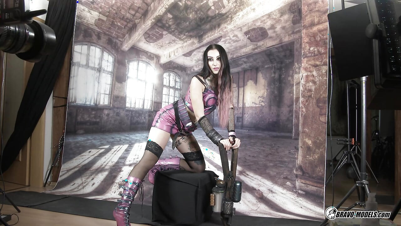 Sharlotte Thorne - 431 - Photoshoot Backstage