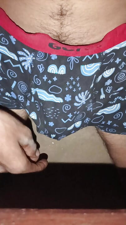 Khet se aate hi lund ko hilane ki tayari kar di or pani nikal gya young boy desi style handjob