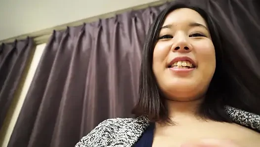 A069B12 [Mucizevi doğal tanrı göğüslü evli kadın J-cup] Göğüsleri iki kez görülmesi garantili evli bir kadın.