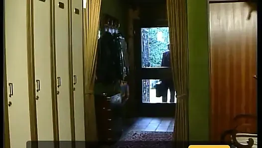 Грудастую милфу вспахали на кровати