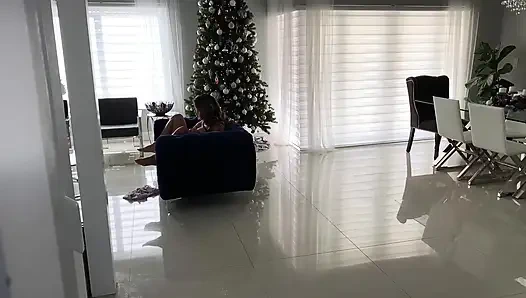 İri göğüslü latin Nicole Rey büyük yarağımı emiyor ve sikiyor