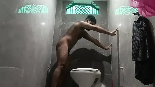 Hintli devar çıplak tuvalet dansı