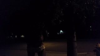 Foxdude11 masturbándose tarde en la noche con condón
