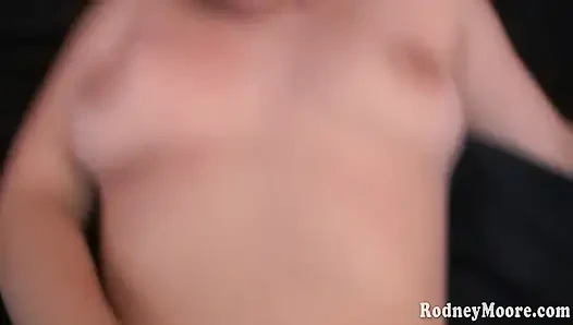 Анальный дилдо и трах киски Kristen с большими сосками