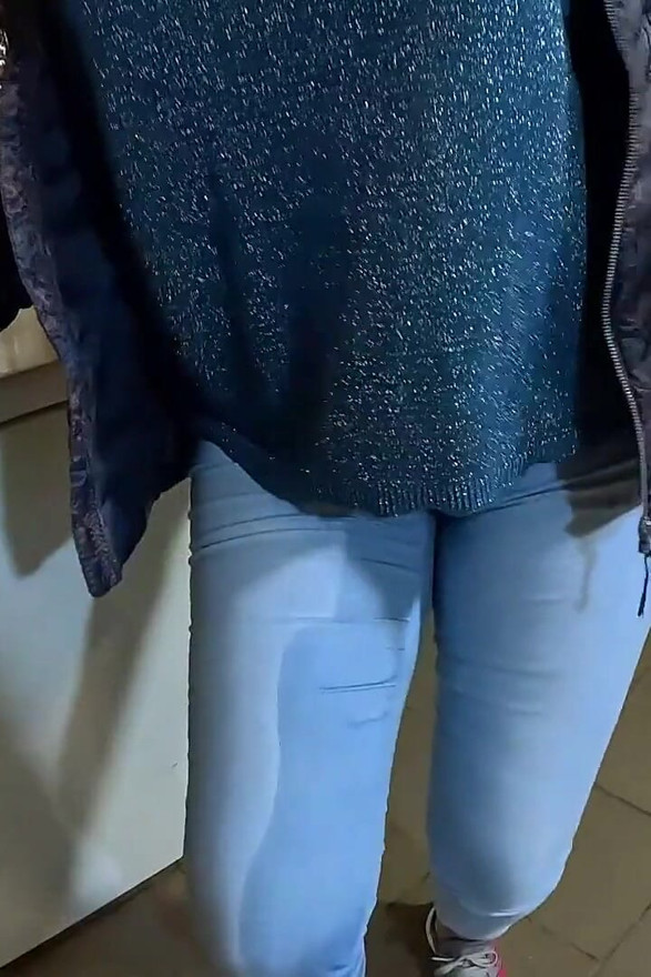 Cameltoe MILF Dances, Teases & Pees in Her Jeans - Wet Fetish Fantasy 335