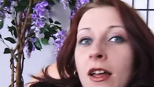 Cewek rambut merah dientot gaya doggy di ruangan casting bokep - pov