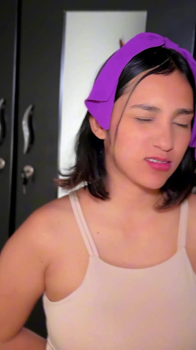 Moment puissant de « Elle devient sexy dans sa mini pour être remplie de lait en quittant la soirée »