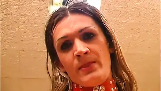Trans kadın götünü sikiyor anal dildo sikiliyor
