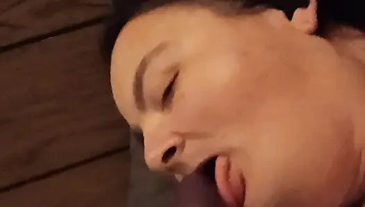 Erkek arkadaşımın büyük yarağını özledim, bu yüzden kendimle eğlenin