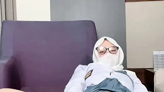 Lise öğrencisi büyük götünü fışkırtarak gösteriyor