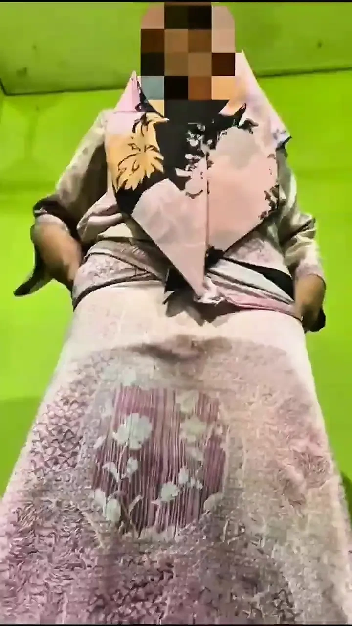 Malay Girl in Kurung Part 1