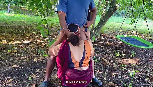 En iyi arkadaşımın karısını sikiyorum. Açık havada aldatan sari seks. Gırtlağına kadar alma orta yaşlı seksi kadın