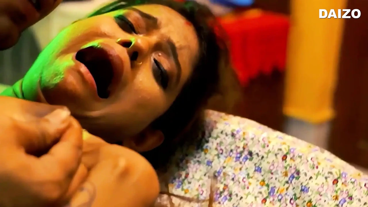 印度已婚妻子被 Dewar 射在嘴里, 完整的印地语性爱视频