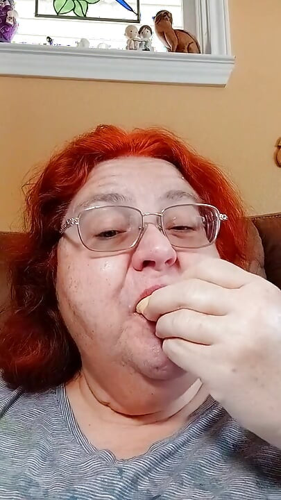 Eating a Bolo Sandwich Roll for the Fat Girl Eating Fans!