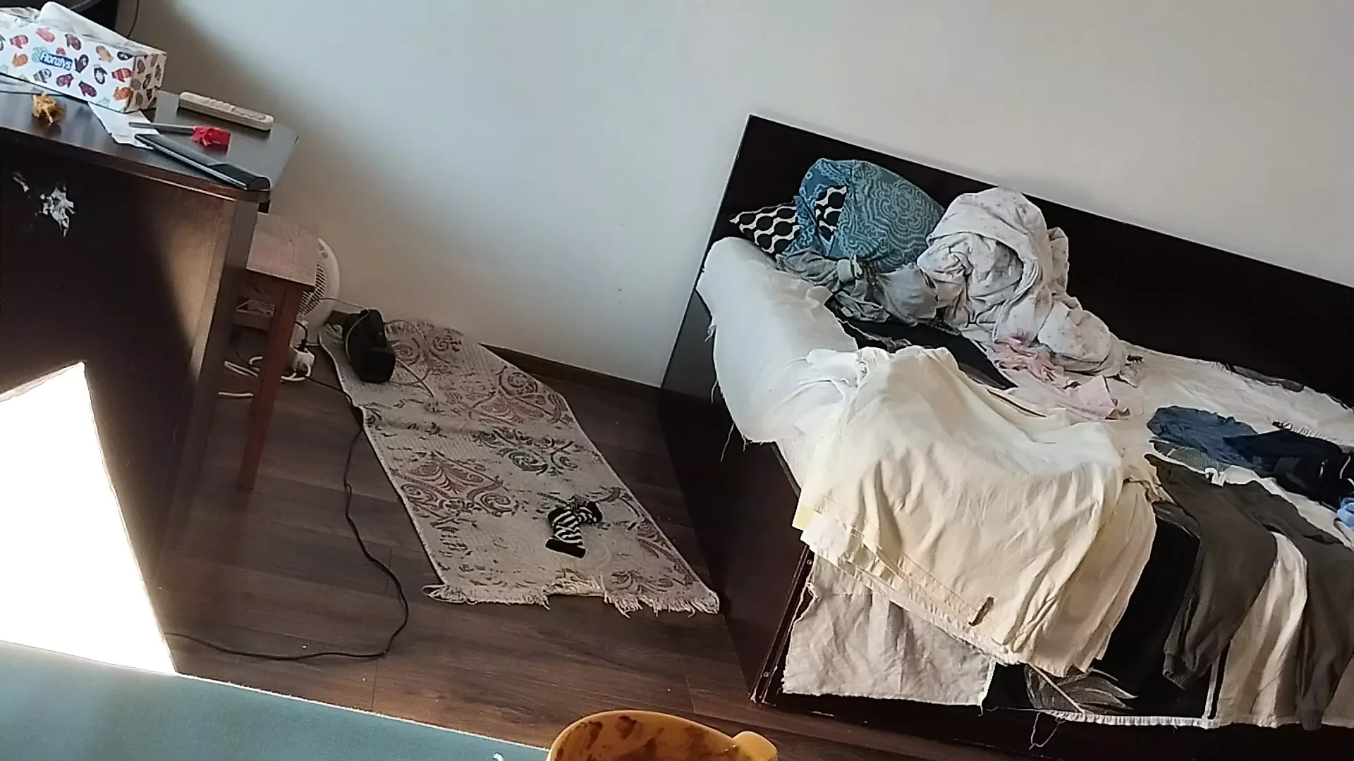 Sexy wife doing housework naked. Cum on wife's big ass. Hot foreplay with a couple, massage with oil s