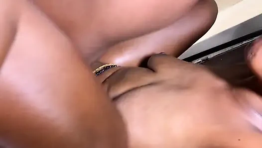 İfade kraliçesi Betty Skaly kapı seks salıncakta yayılıyor ve sikiliyor