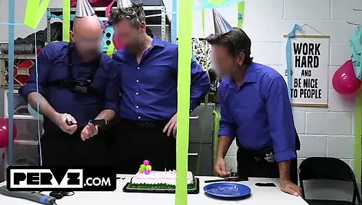 Seçeneği var: hapse git ya da beş büyük yarakla sikil