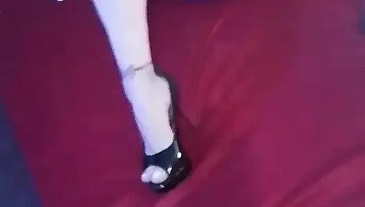 Как эта блондинка с большой задницей и большими сиськами в этом порно видео.