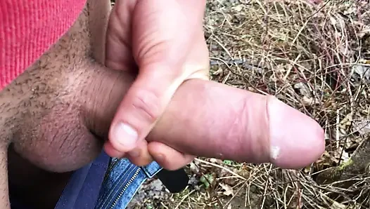 Sünnetim altında yarağım edepsiz ve kokulu ama boşalmam gerekiyor