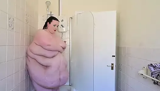Shower Godess Fat Belly Queen