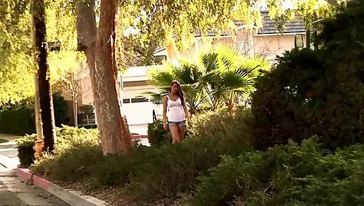 Ateşli Bakıcısı Amcığını Parmaklıyor Ve Sonra Sert Sikişiyor