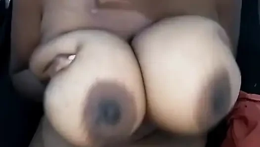 Ngelakuin baju sambil masturbasi dan besarku