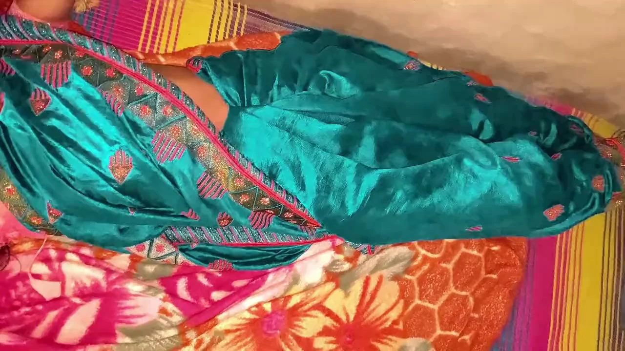Bhabhi ne mujhe apni chut me ungali karne boli mane bhabhi ko pura chod diya