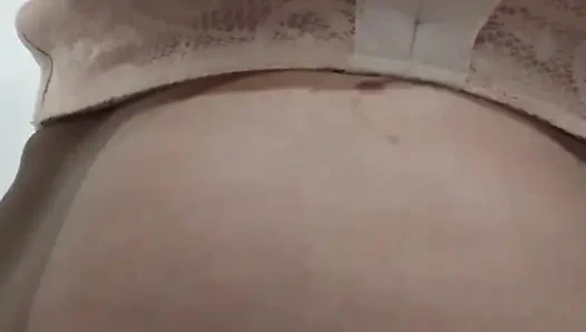 Pembantu India desi suka menyenangkan tuannya setelah dia menyelesaikan pekerjaan rumah tangga.
