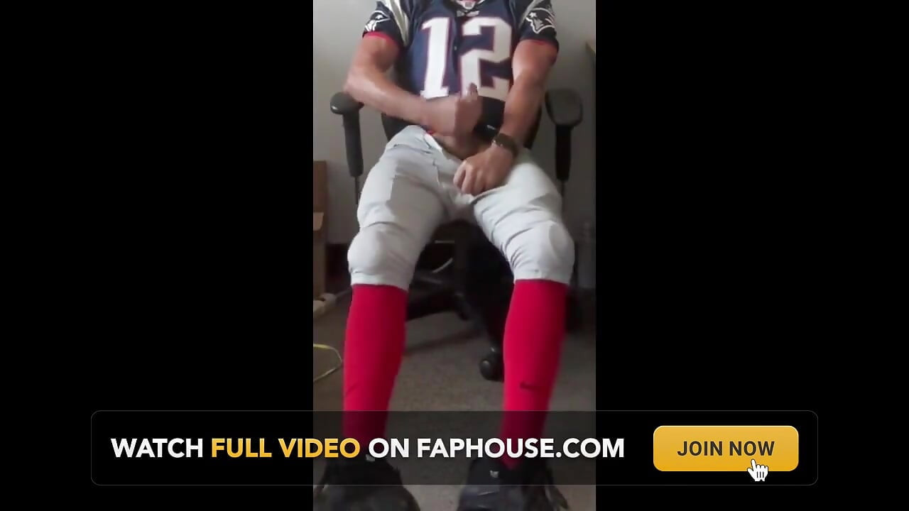 Jockdad87 melancap dan merakam pancutan mani dalam pakaian seragam bola sepaknya