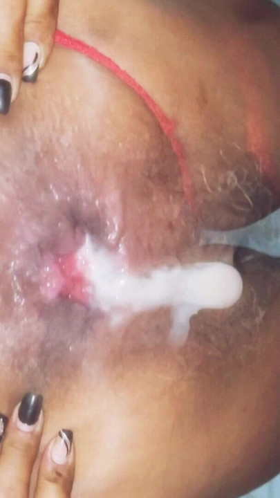 迷人的时刻来自“这根鸡巴对我的屁股来说太小了，我需要一根巨大的鸡巴”