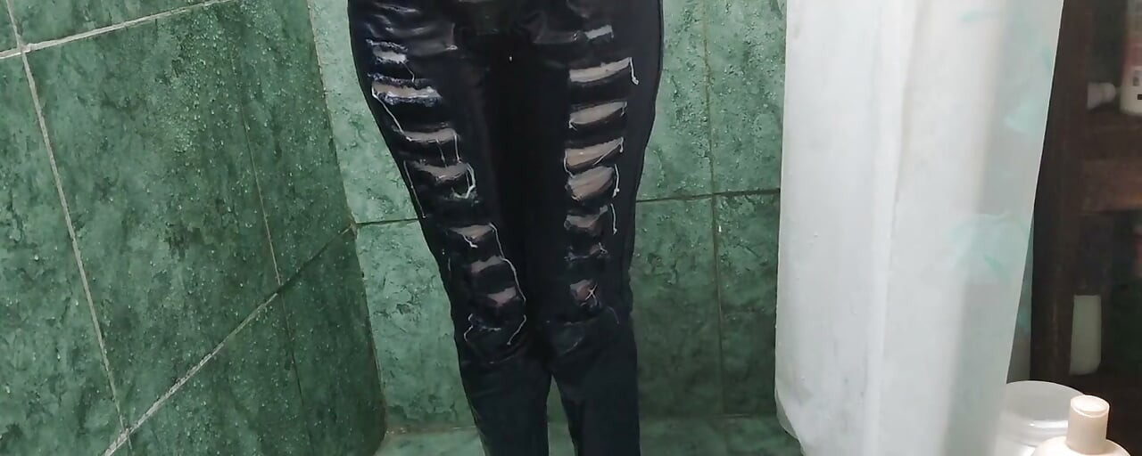 I forgot to take off my clothes and I washed my hair with my jeans and t-shirt on.