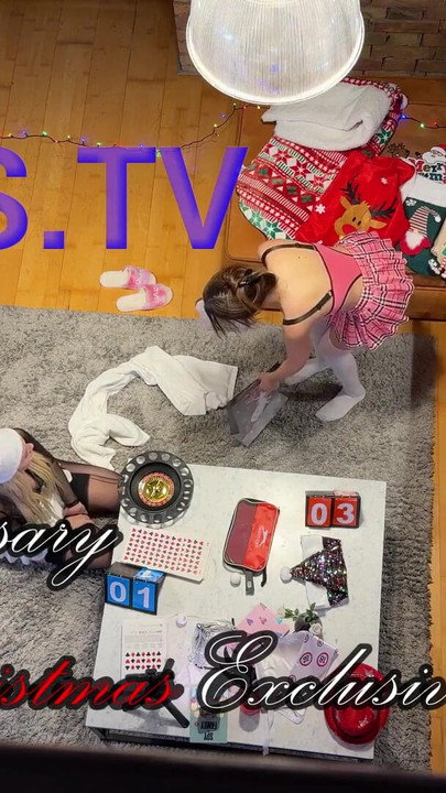 สองสาวหนึ่งหนุ่มชักว่าวปาร์ตี้ท้าทายคริสต์มาสพร้อมของขวัญและหมุนรูเล็ต | คลิป 1