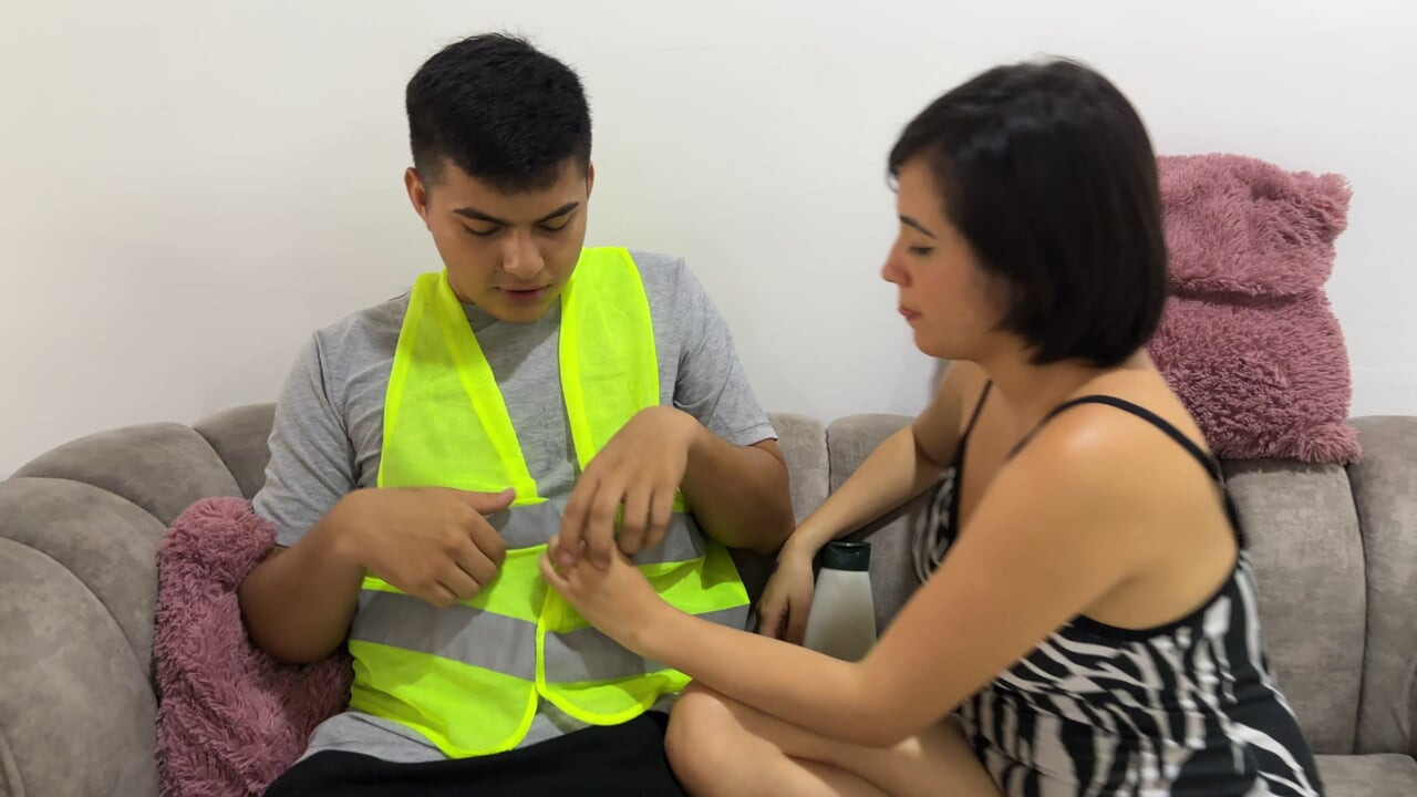 Jako jebem svoju bogatu devojku nakon što sam se umorila od posla i dobijala uzbudljive masaže.