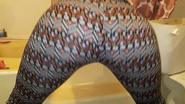 White girl twerking