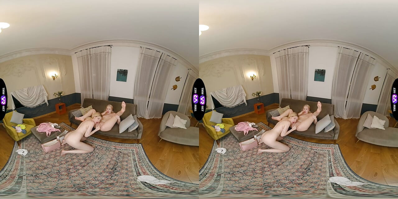 Sara Bork és Stacy Fort gőzölgő leszbikus jelenete - TeenMegaWorld