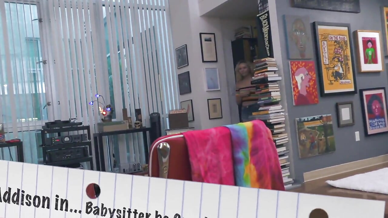Allie Addison adalah babysitter favoritmu!