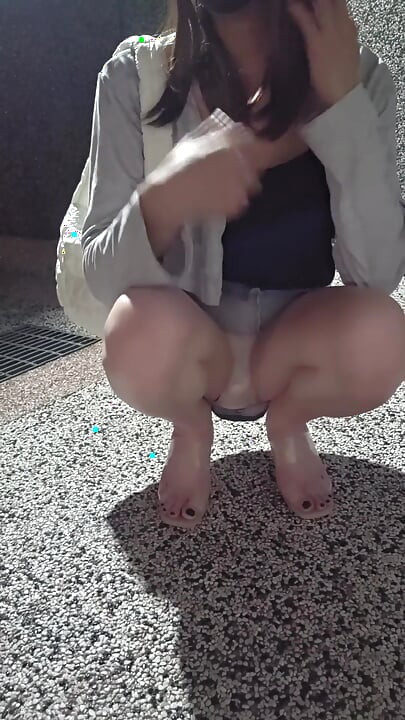When I Was About to Climax, a Stranger Suddenly Appeared and Scared Me.