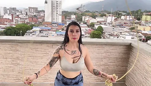 Ich ficke beim Training einen schönen Schwanz und zerreiße meine Leggings