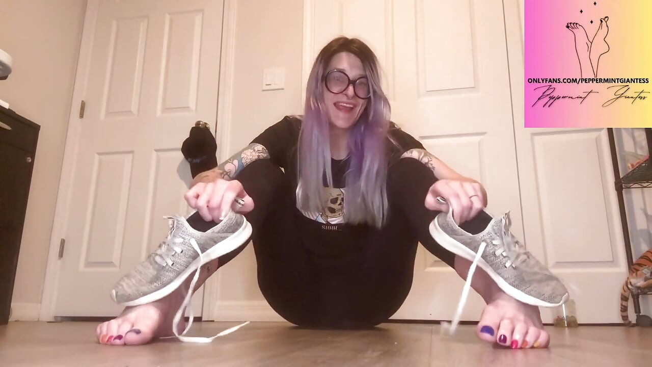 67 Goddess Torches & Cuts Tiny Size 7 Sneakers  Total Wreckage